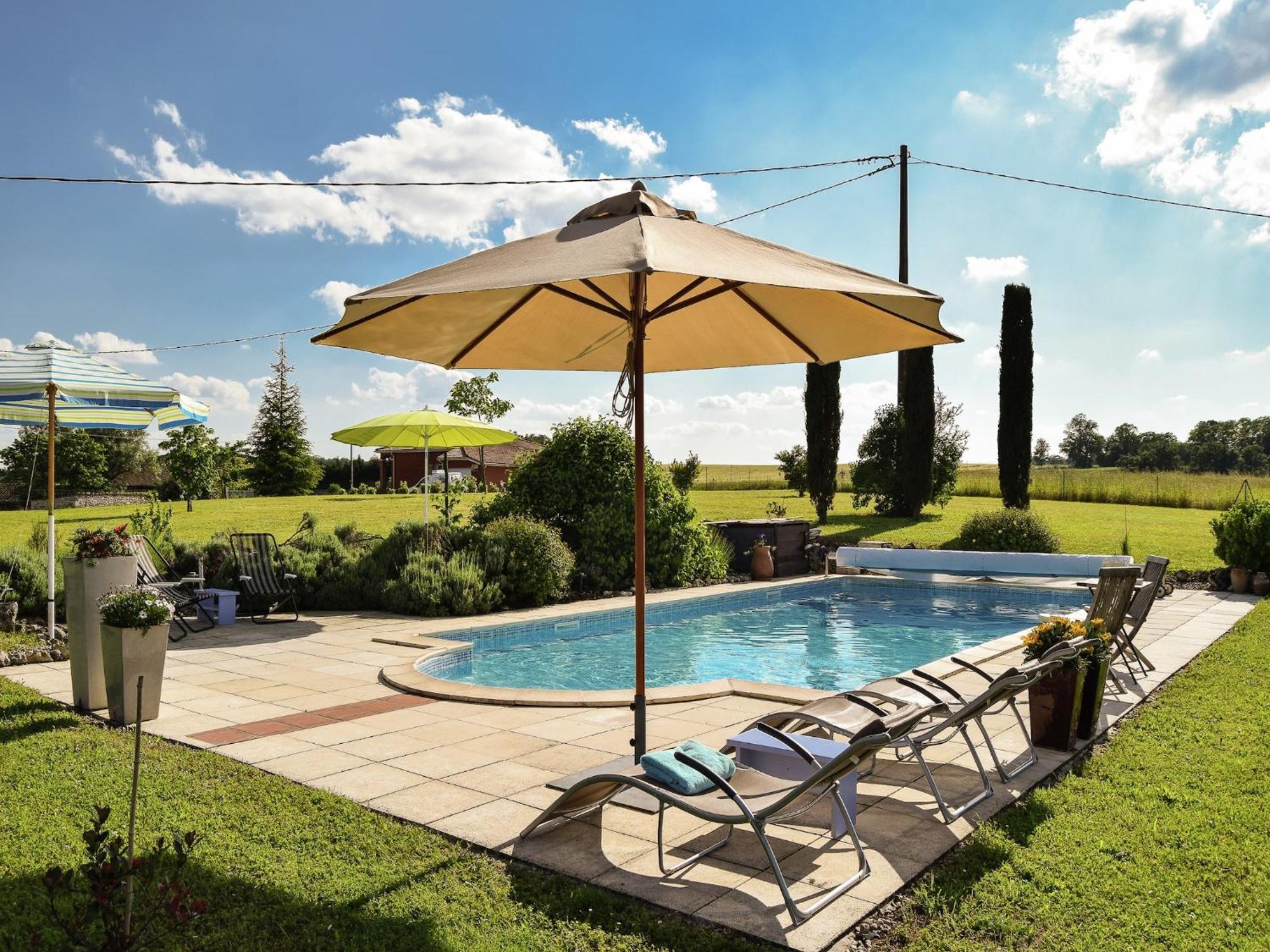 Snug Cottage In Saint Eutrope De Born With Pool Exterior foto